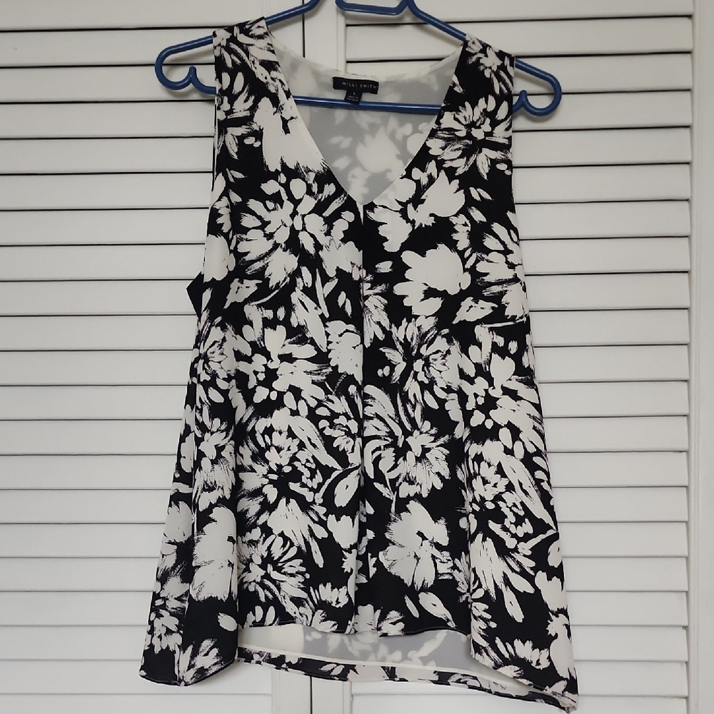 Willi Smith Black and White Floral V-Neck Sleeveless Camisole